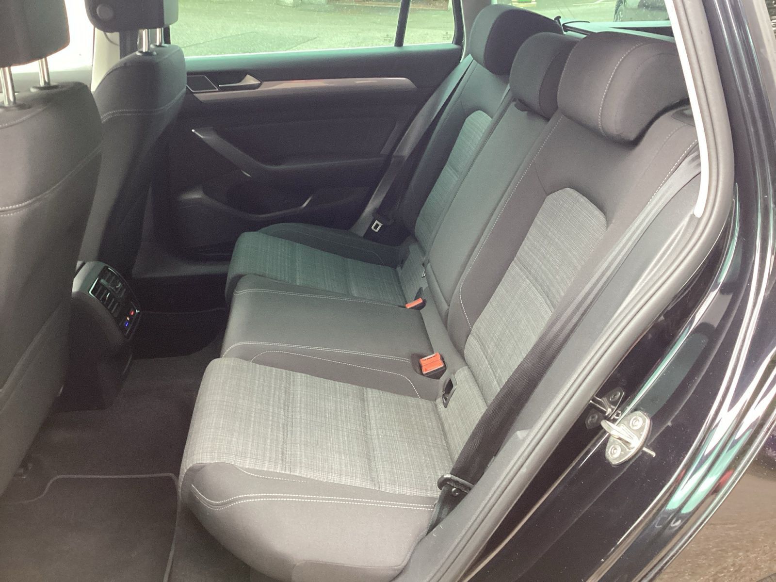 Volkswagen Passat Variant - Bild 14