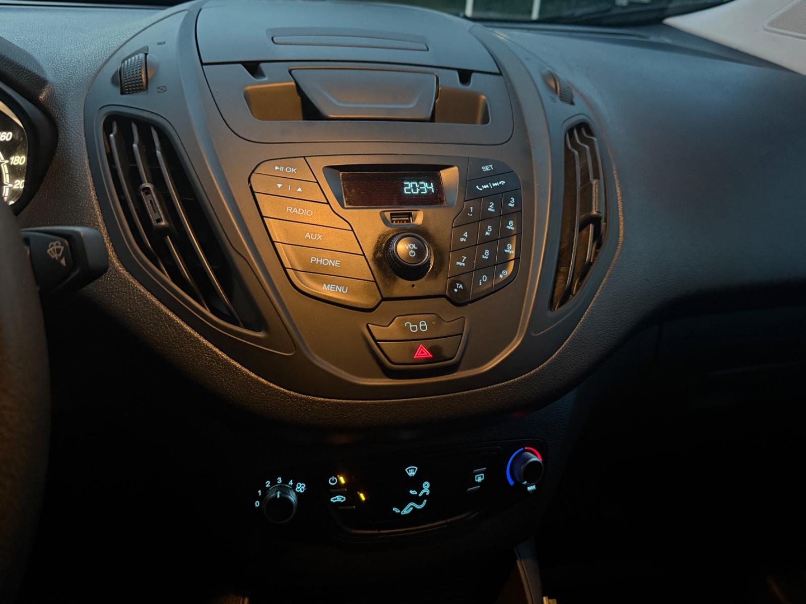 Ford Transit Courier Benziner *Euro6 *USB *El.Fenster