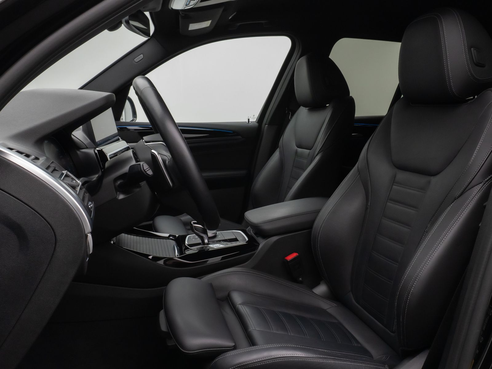Fahrzeugabbildung BMW X3 xD30e Kamera HUD DAB HiFi Komfort Sport AHK