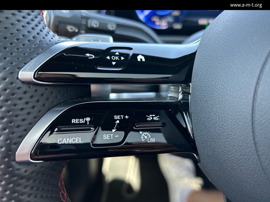 MERCEDES-BENZ EQB 350 4M AMG Prem.*AHK*Pano*FAP*Distronic*360°
