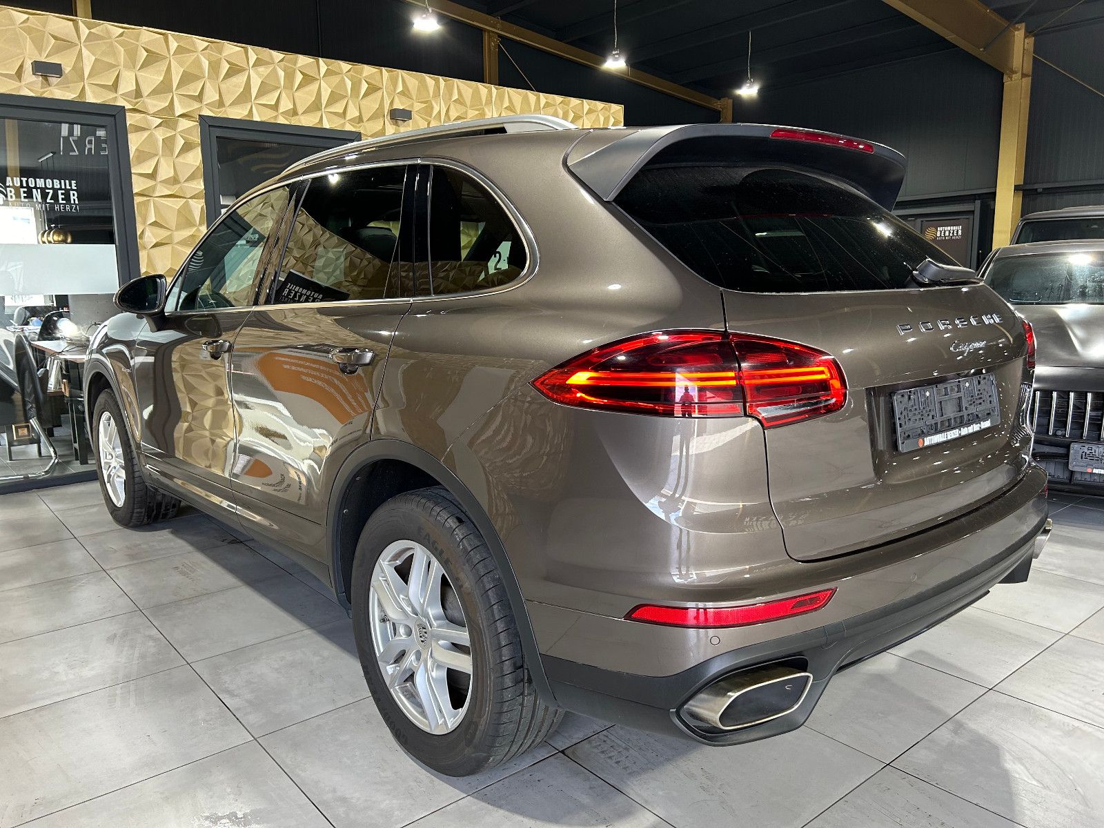 Fahrzeugabbildung Porsche Cayenne Diesel/PANO/BI-XENON/SITZBELÜFTUNG/4XSHZ