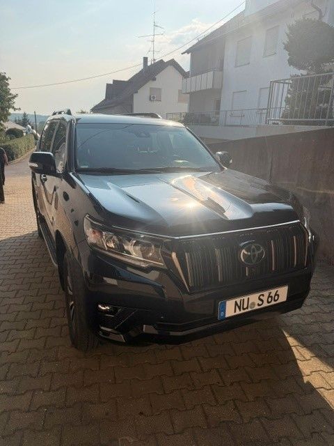 Image of Toyota Land Cruiser