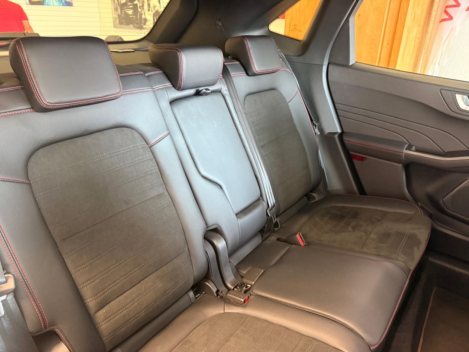 Fahrzeugabbildung Ford Kuga ST-Line X / LED / KAMERA / 25TKM