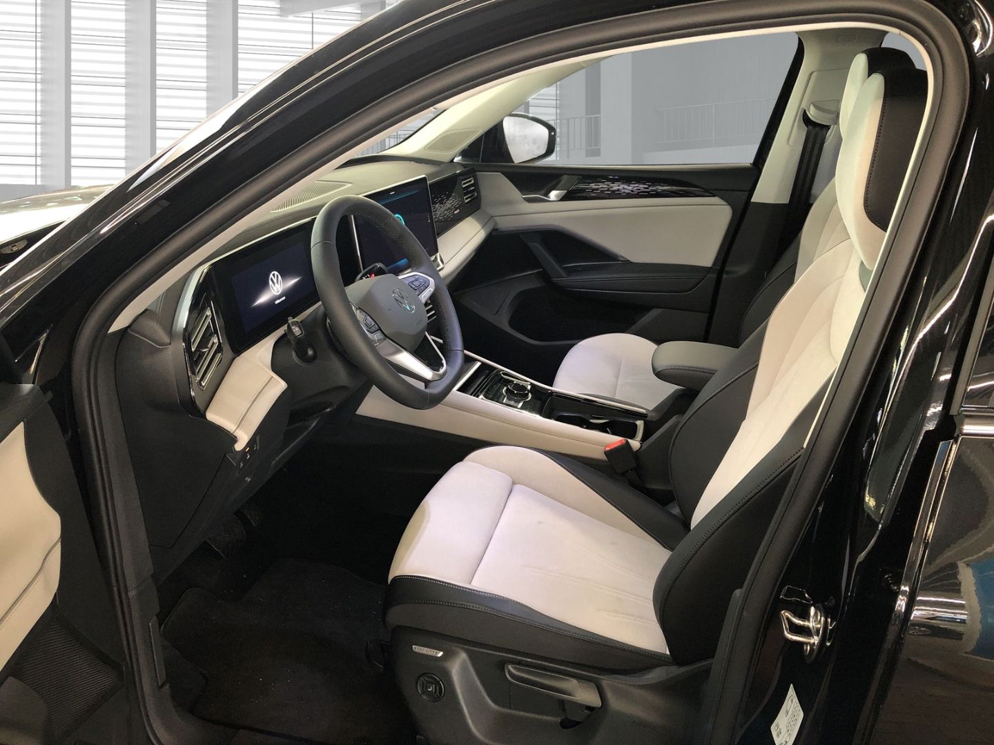 Fahrzeugabbildung Volkswagen Tiguan TSI 150 kW Elegance 1.5 eHybrid DSG AD AH