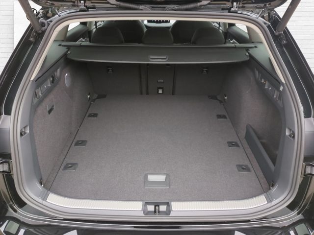 Fahrzeugabbildung SKODA Superb Combi 2.0 TDI Selection 4x4 DSG AHK NAVI