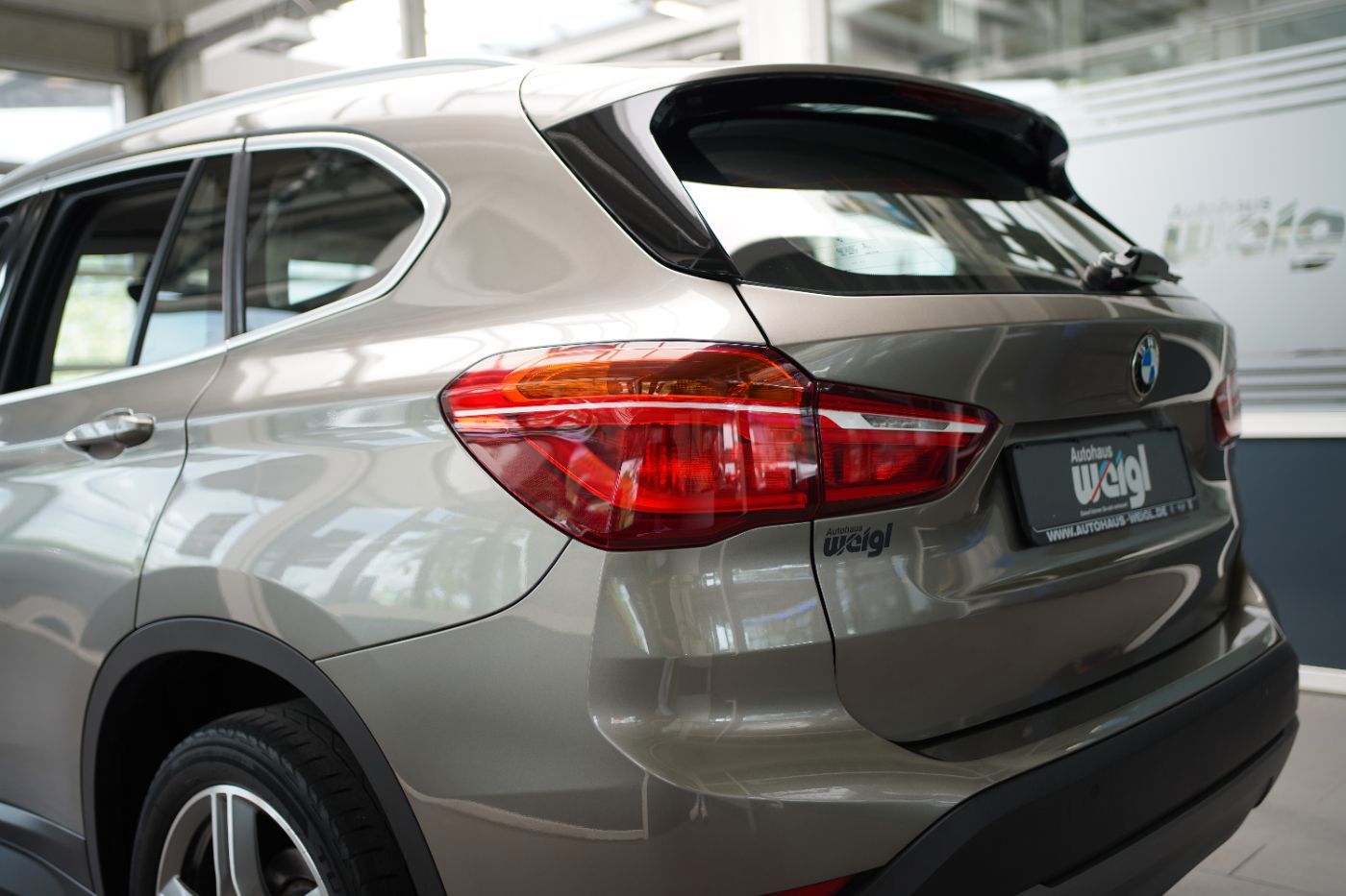 Fahrzeugabbildung BMW X1 18i Advantage +Sportsitze+LED+Parkassistent+