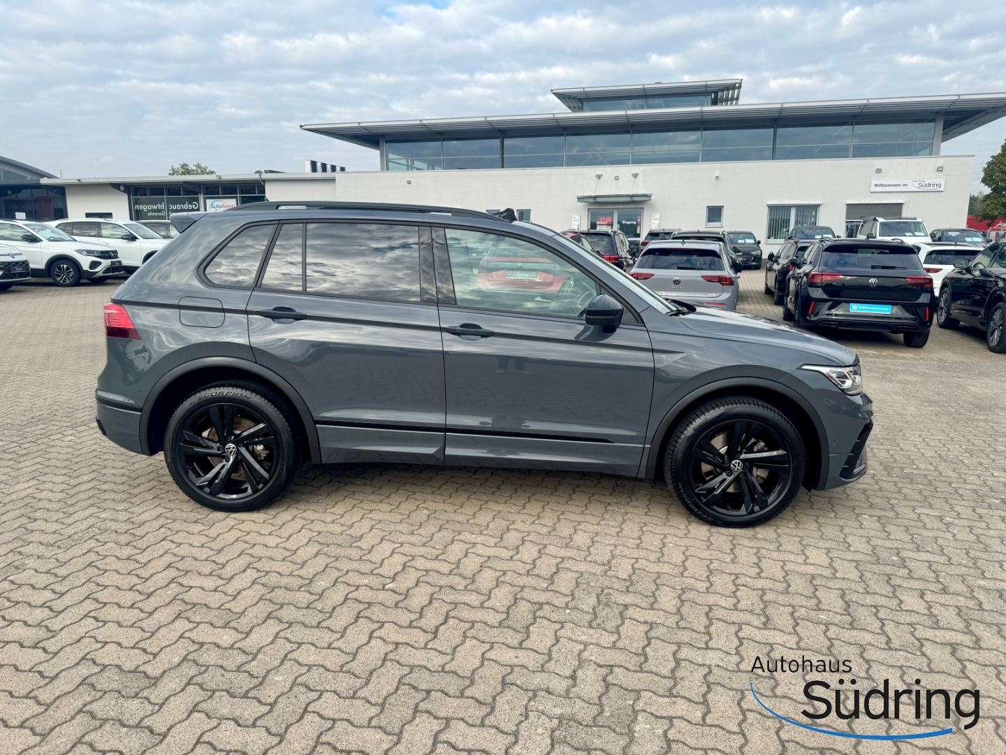 Tiguan 1,4TSI R-Line Black Style DSG HUD AHK Pan