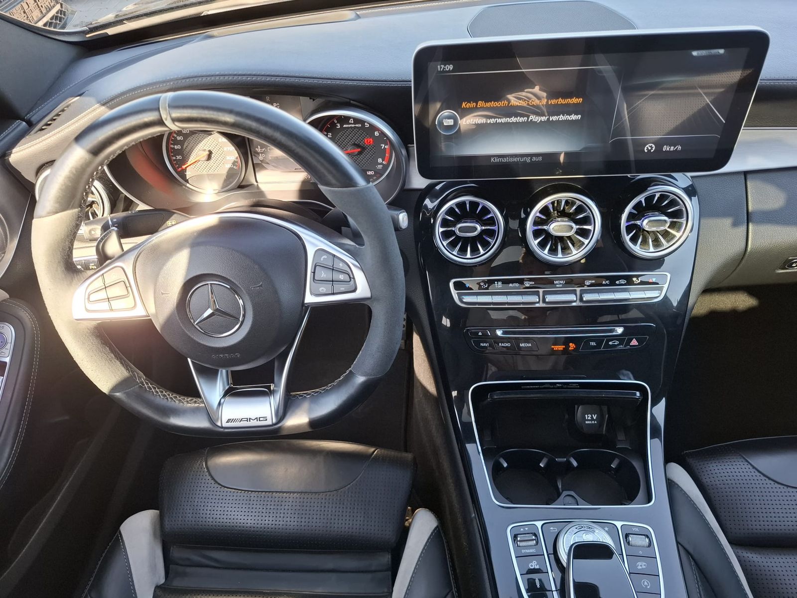 Fahrzeugabbildung Mercedes-Benz c63s AMG PANO*LEDER*BURMESTER*MULTIBEAM*DISTR.