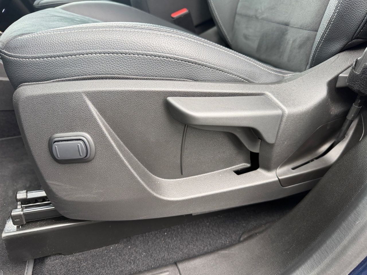 Fahrzeugabbildung Mercedes-Benz EQT 200 2xKlima AHK AUT Fernlichtass. Kam. LM