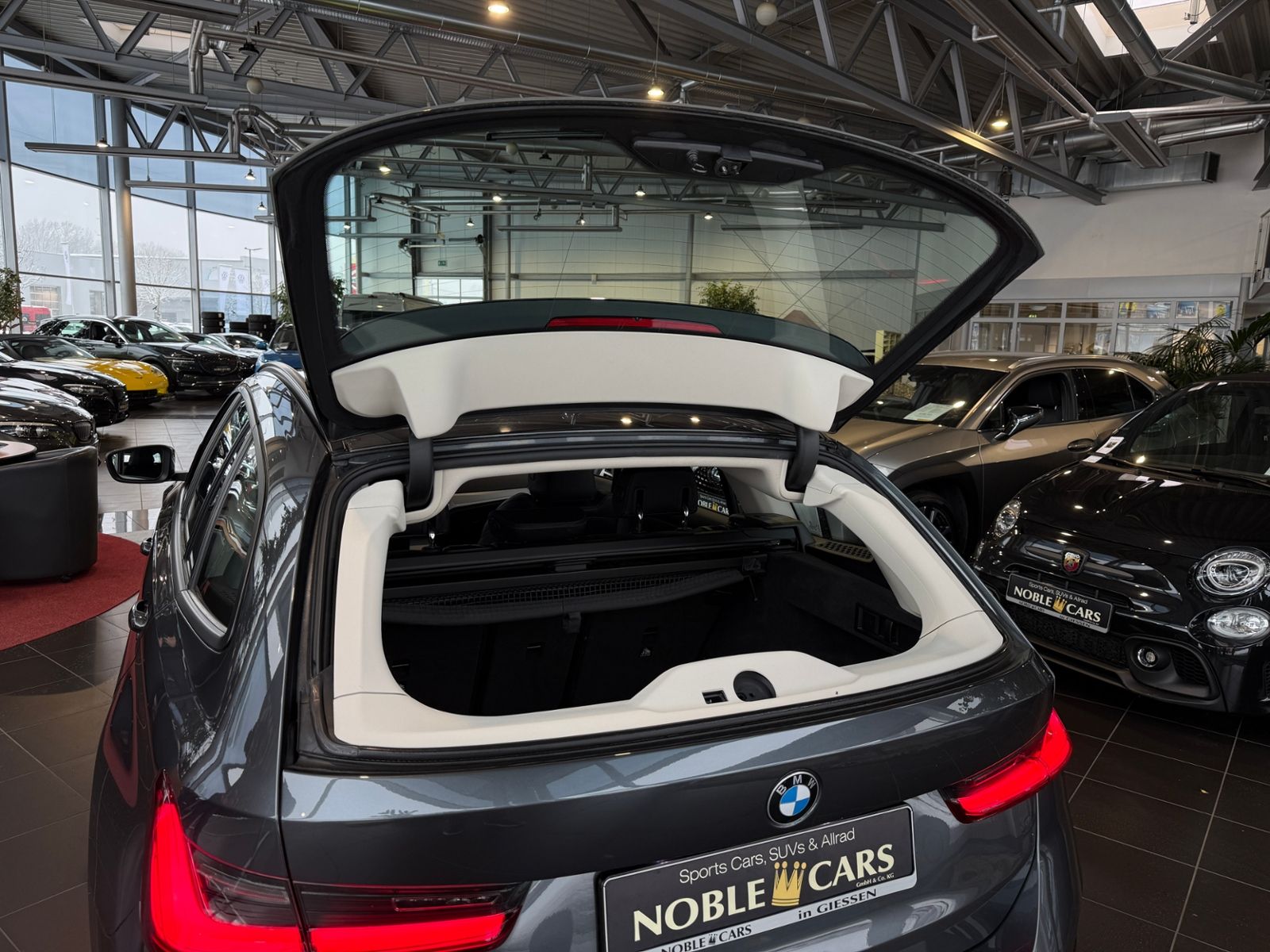 Fahrzeugabbildung BMW 320d Touring Advantage LED NAV SHZ ALU