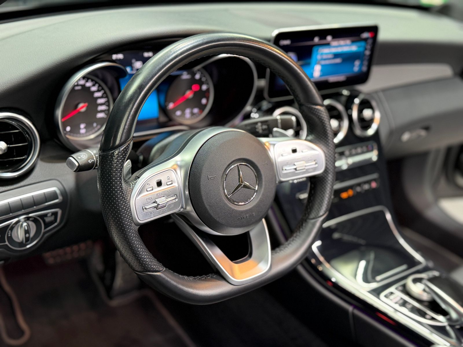 Fahrzeugabbildung Mercedes-Benz C 220d T 4Matic|AMG-LINE|PANORAMA|LED|NAVI|LEDER