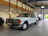 Mercedes-Benz C123 CE 230 - Mercedes-Benz aus 1981