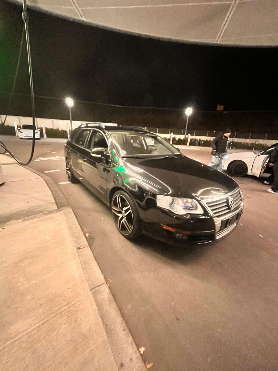 Volkswagen Passat 2010 — салон