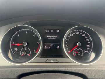 Volkswagen Golf - 10