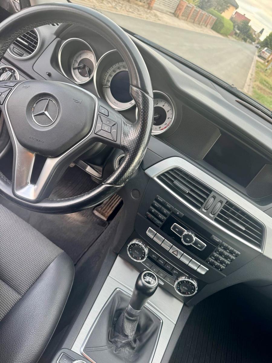 Mercedes-Benz C180 2011 — photo 8