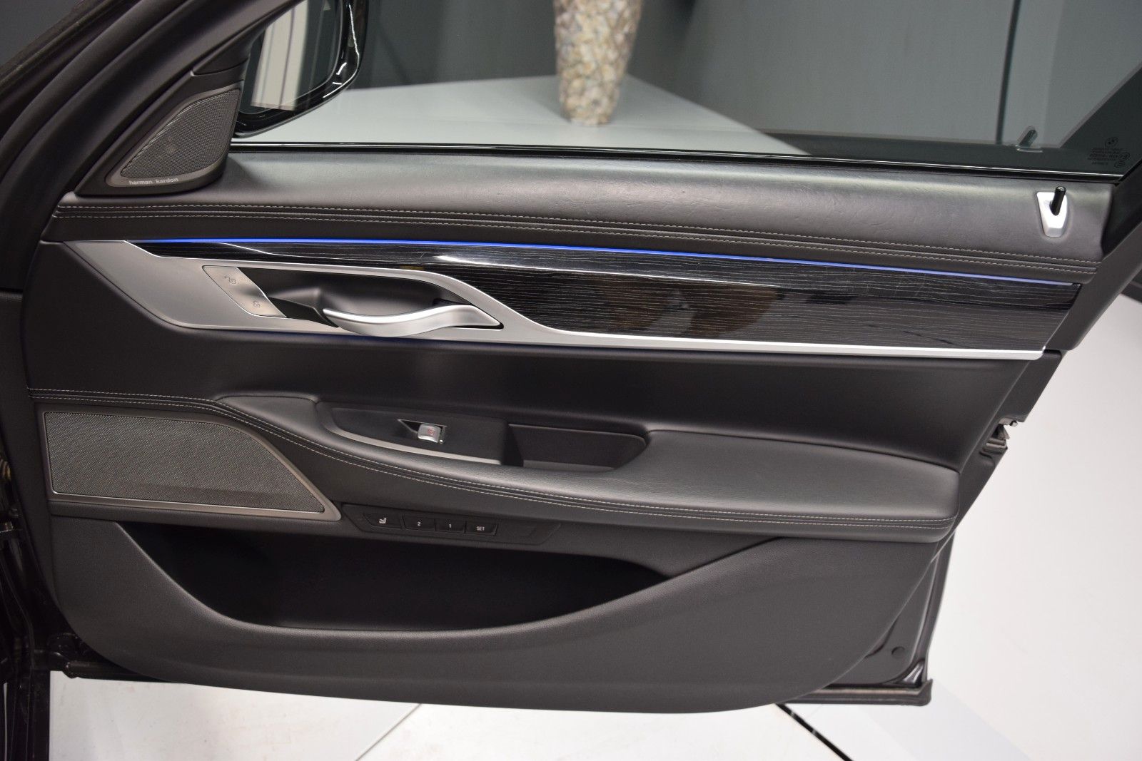Fahrzeugabbildung BMW 750 d xDrive HuD Leder ACC Massage H&k Laser Kam