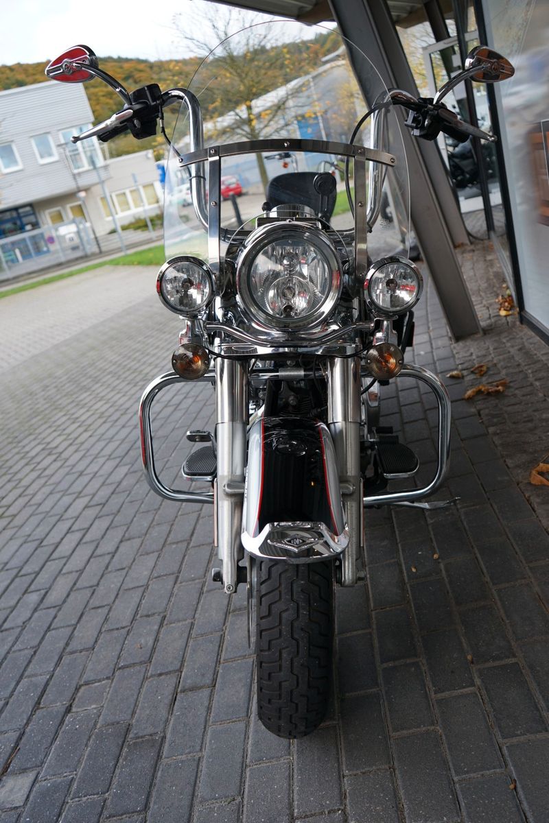 Fahrzeugabbildung Harley-Davidson Road King Classic mit Jekill & Hyde, Ape Lenker