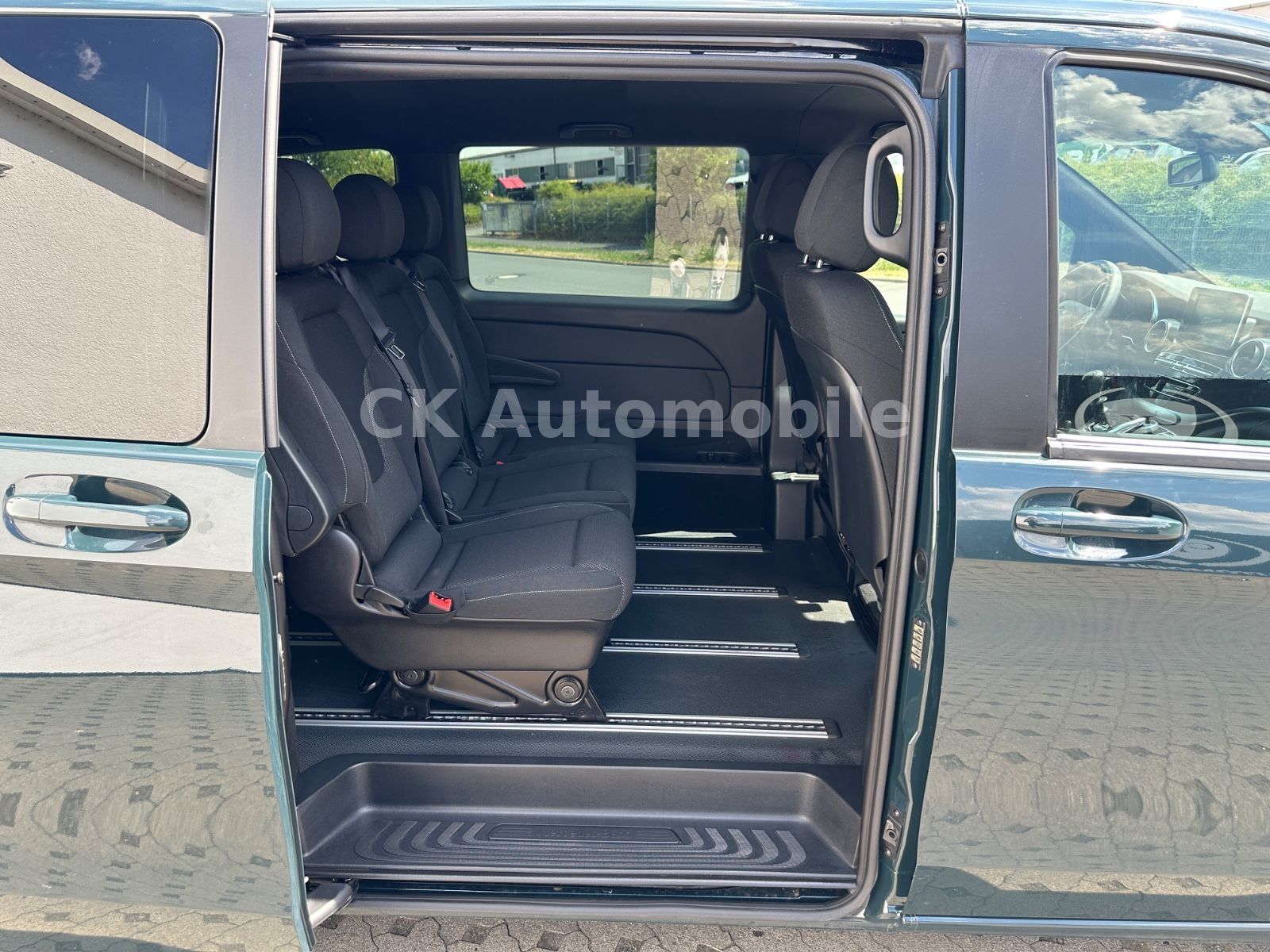 Fahrzeugabbildung Mercedes-Benz V 200d Rise Kompakt/5 Sitze/Klima/ Tempomat