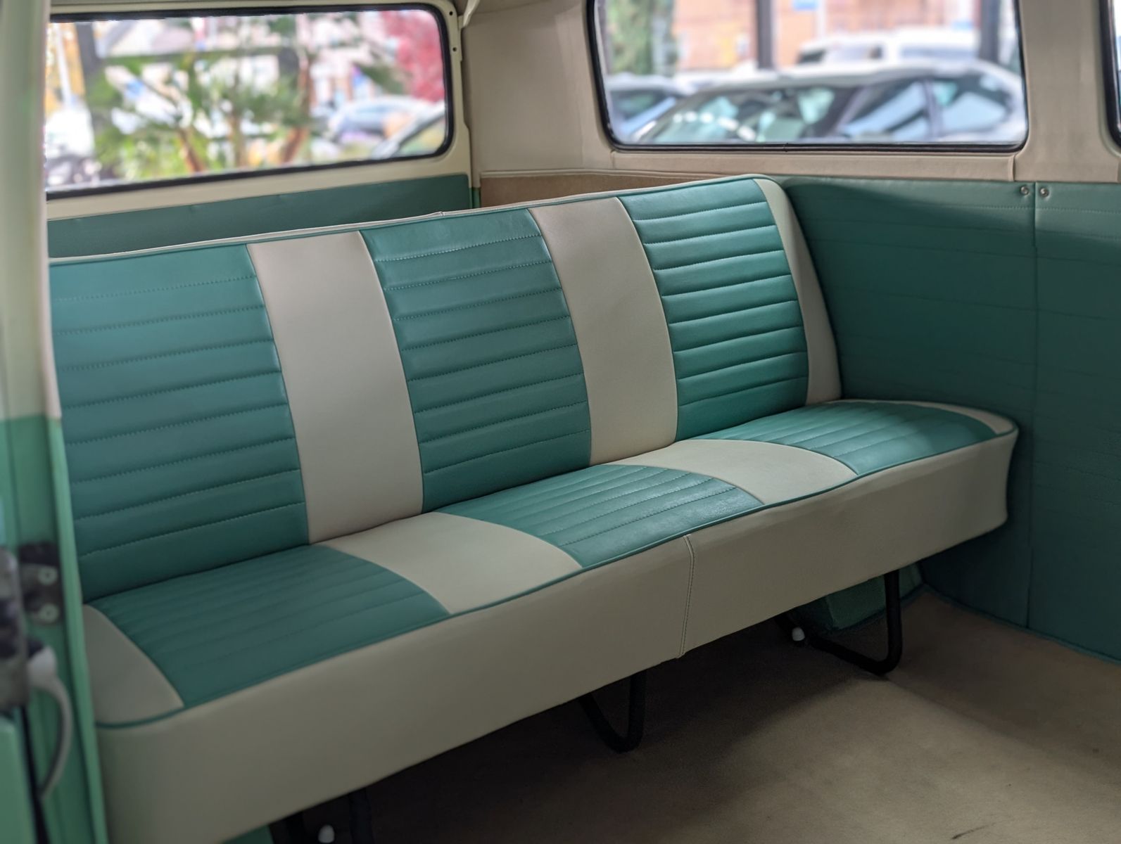 Fahrzeugabbildung Volkswagen T2 Fensterbus 9 Sitzer H-Zulassung frame off