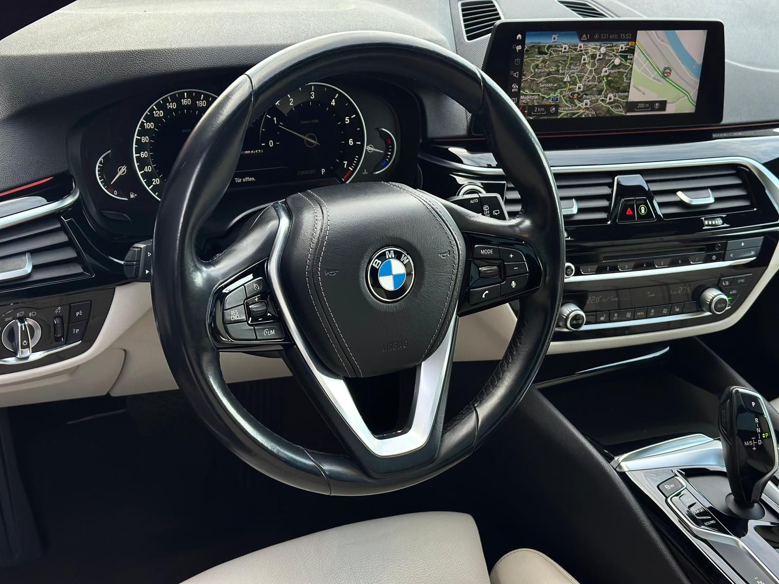 BMW 540i xDrive SPORT LINE SHADOW* LED#AHK#SHZ#PANO - Image 25