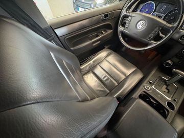Volkswagen Touareg - 11
