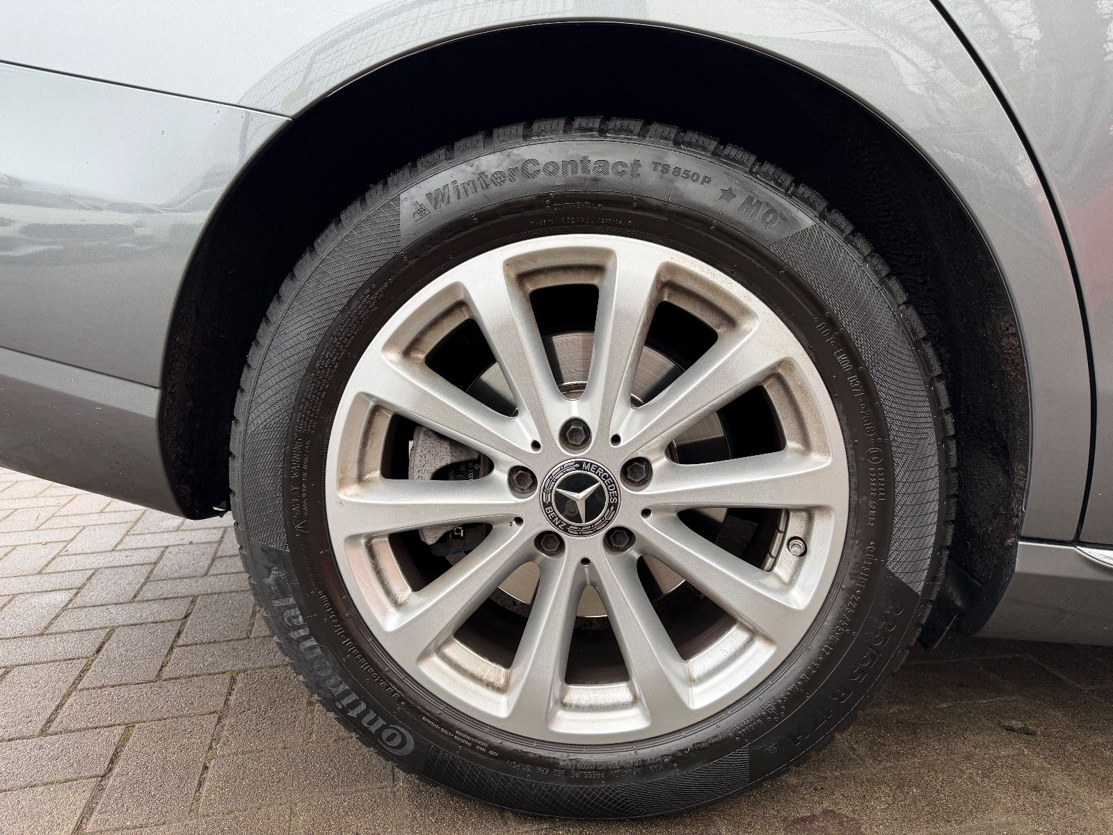 Fahrzeugabbildung Mercedes-Benz E 220d T Avantgarde LED*ACC*TEILLEDER*SHZ*AUTO