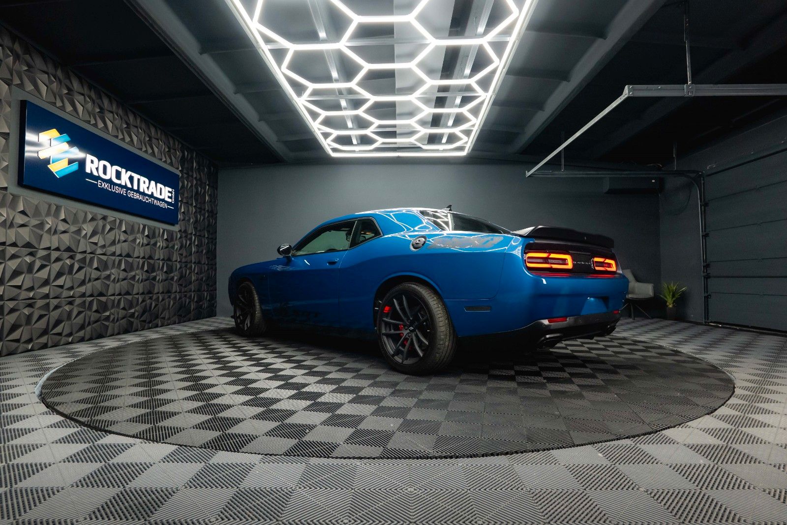 Fahrzeugabbildung Dodge Challenger 6.4 V8 SRT 392 R/T 1320 SCAT PACK