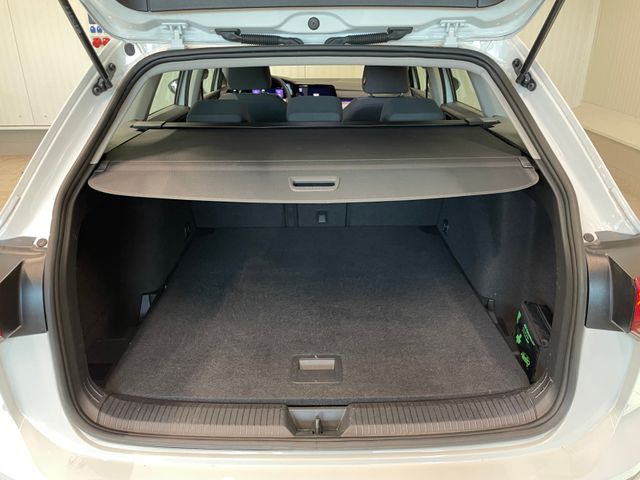 Golf VIII Variant Life 1.0 eTSI DSG NAVI ACC