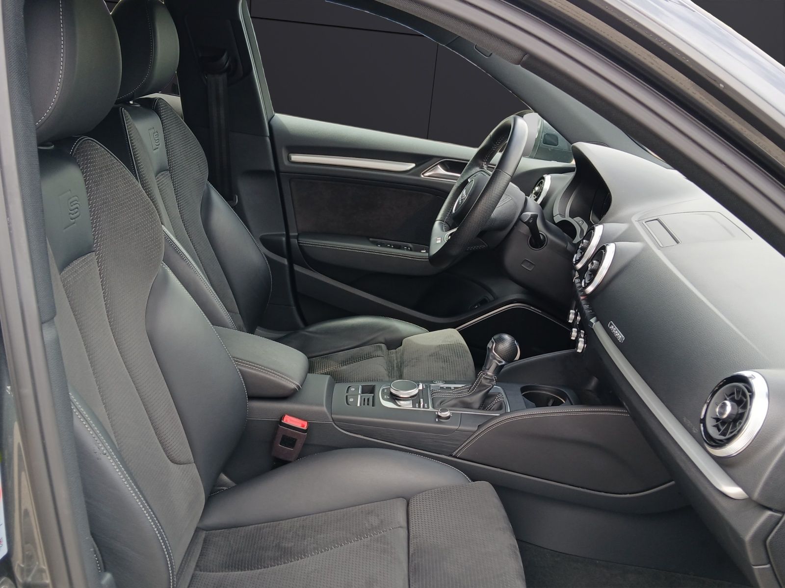 Fahrzeugabbildung Audi A3 Sportback 40 e-tron sport Matrix Navi ACC RFK