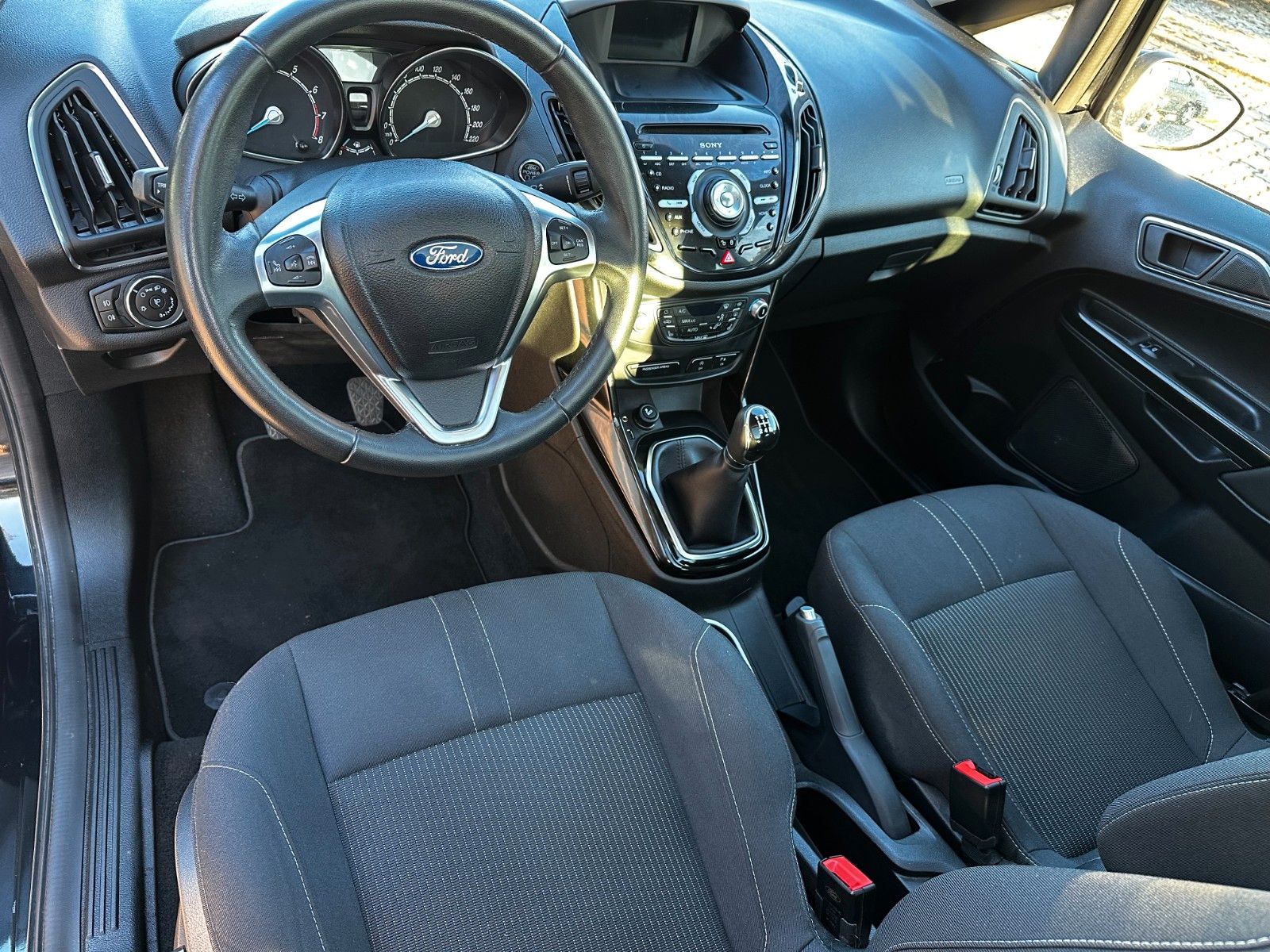 Fahrzeugabbildung Ford B-Max KD Neu Top Zustand Allw.Reifen TÜV Neu