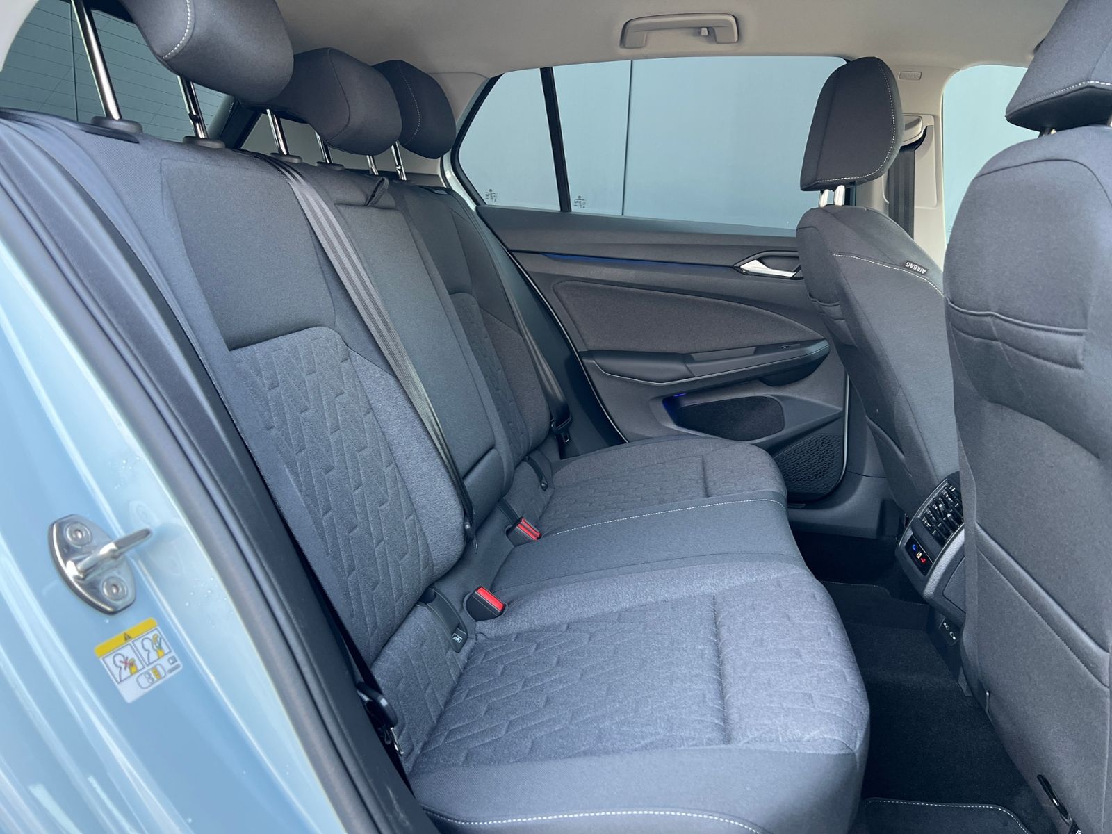 Fahrzeugabbildung Volkswagen Golf VIII Life 1.5 TSI *ACC, Light Assist, Sitzh