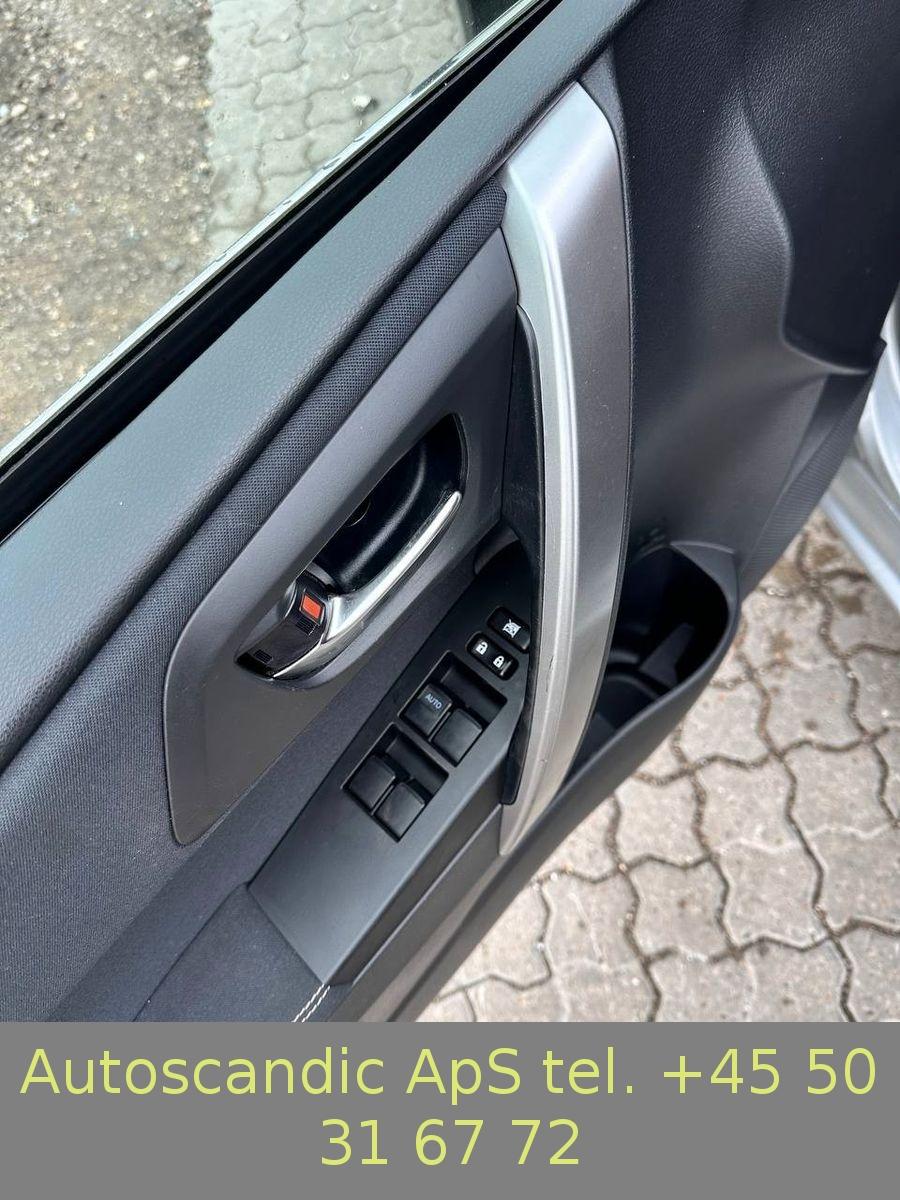 Toyota Auris 2014 — photo 32