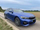 BMW 330e Touring M Sport Automatic M Sport - mit Hybrid-Antrieb: Blau, Alcantara, Kombi