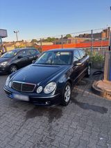 Mercedes-Benz Mercedes E 270cdi - Mercedes-Benz E 270 aus 2002: Cdi