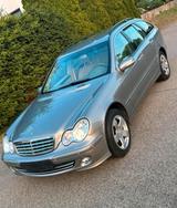 Mercedes-Benz Mercedes c 240 - Mercedes-Benz C 240 mit Benzin-Antrieb