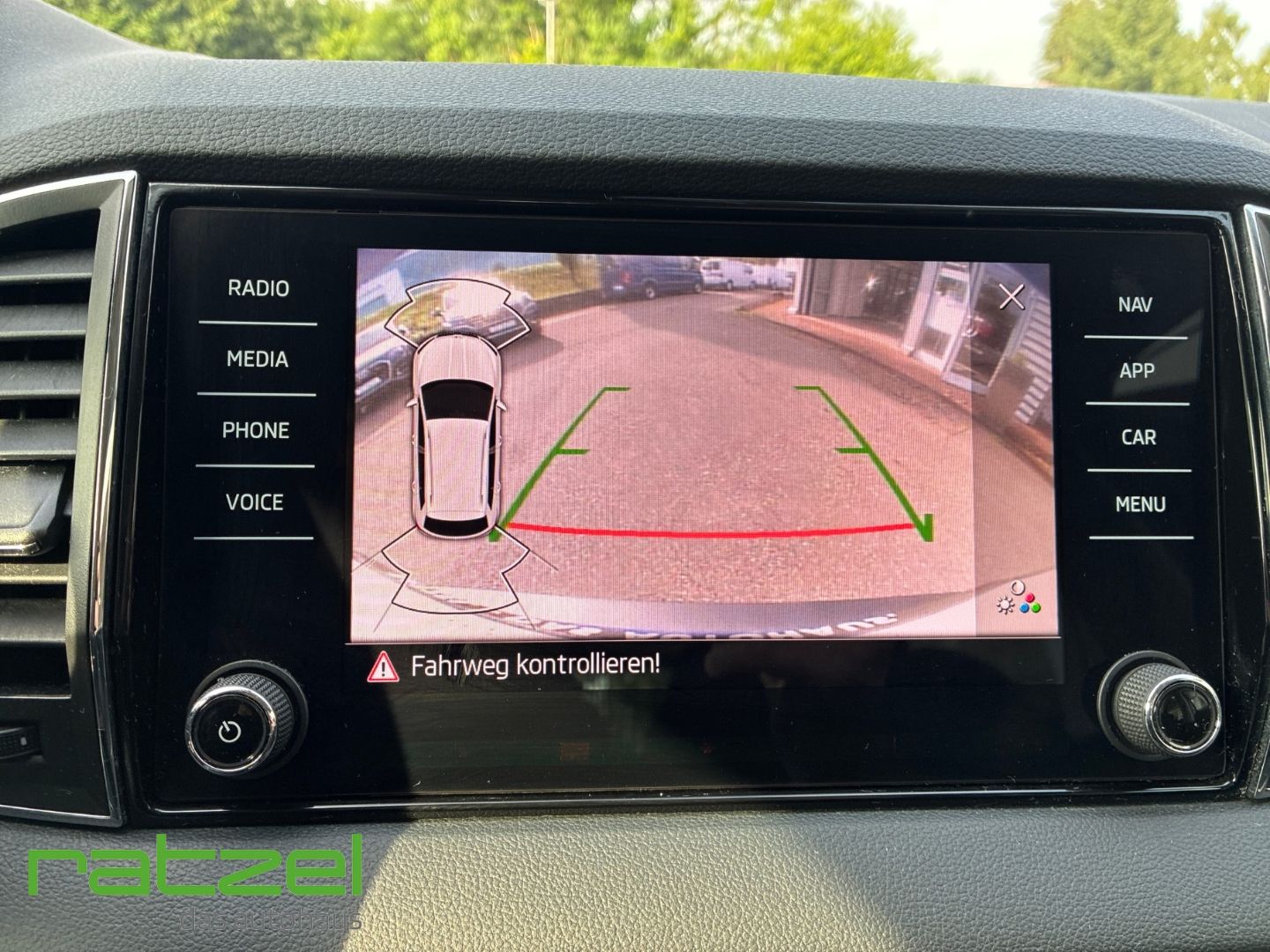 Fahrzeugabbildung SKODA Karoq Style 2.0 TDI ACC DAB Kamera Smart Link