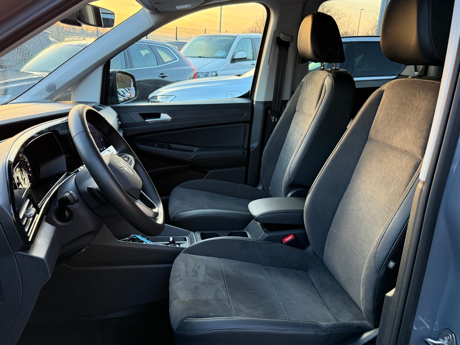 Fahrzeugabbildung Volkswagen Caddy Style TSI DSG ACC AHK Navi LED Kamera SHZ