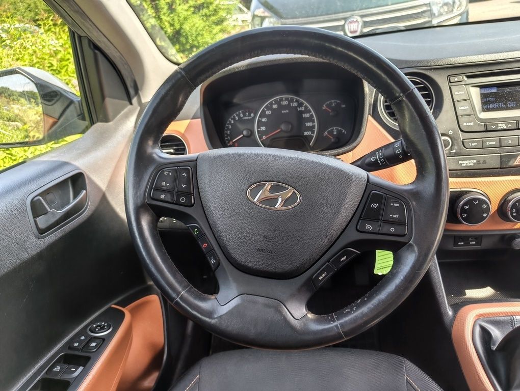 Fahrzeugabbildung Hyundai i10 1.2 FIFA World Cup Edition MOTORSCHADEN