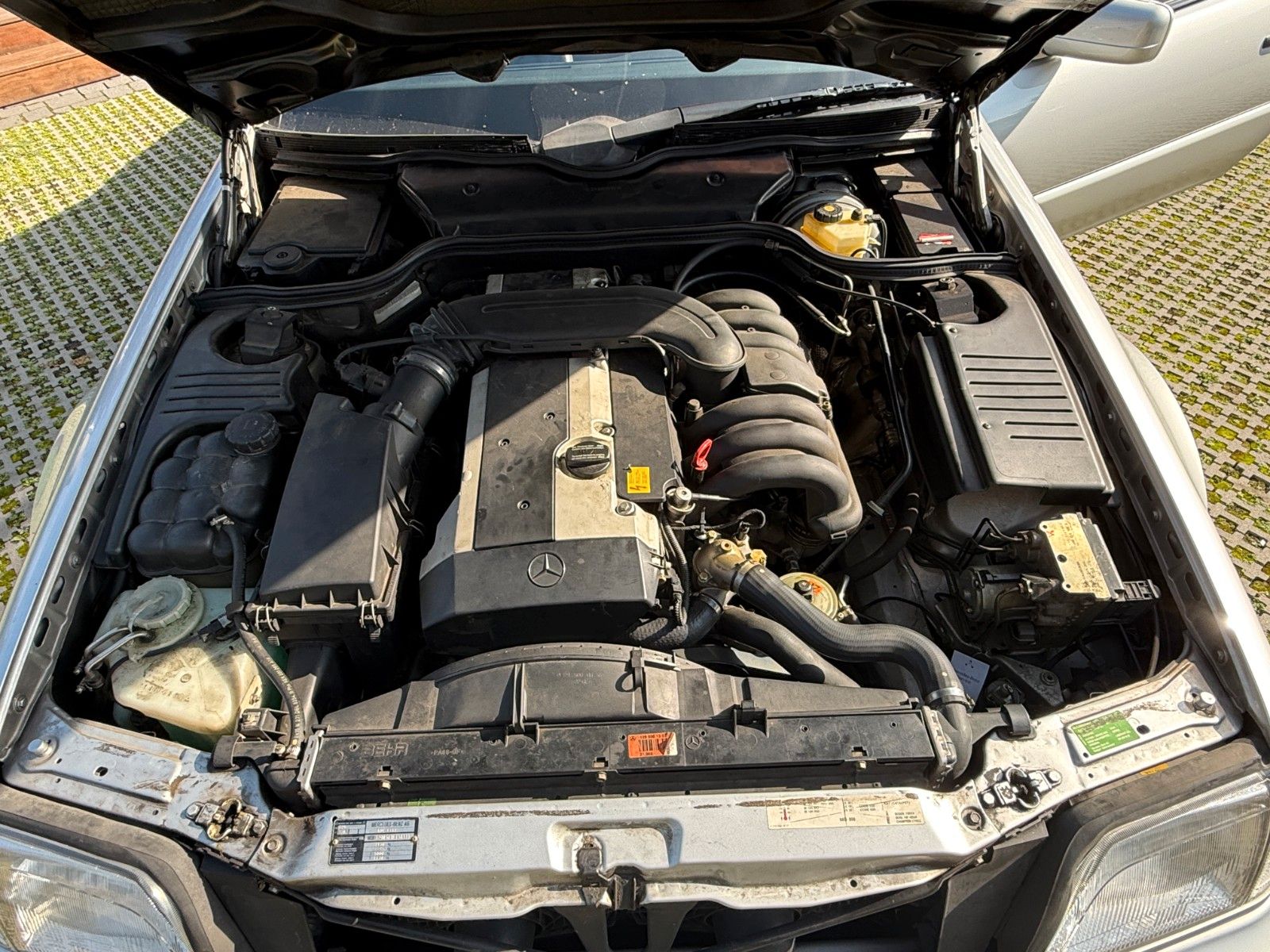 Fahrzeugabbildung Mercedes-Benz SL 280