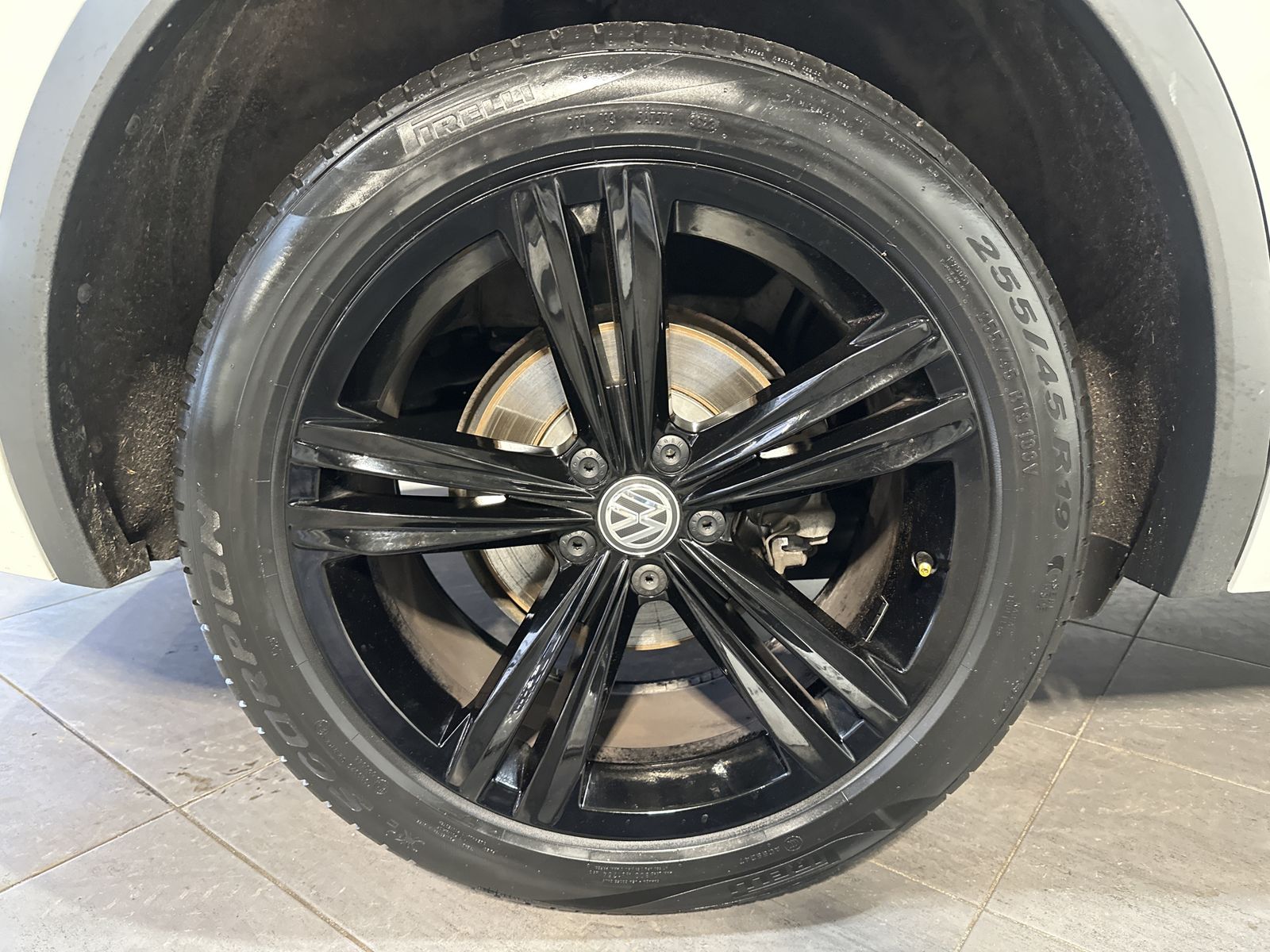 Fahrzeugabbildung Volkswagen Tiguan Allspace 4M R-Line HL NAV+LED+AHK+19ZOLL