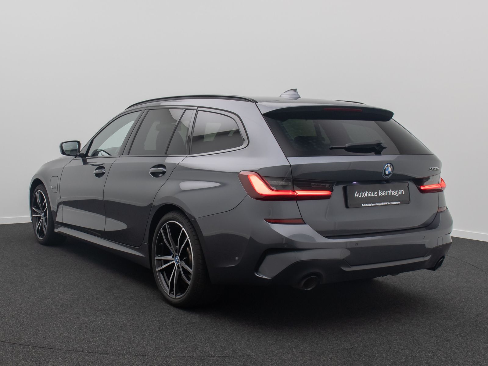 Fahrzeugabbildung BMW 330e M Sport Laser DAB HUD 360° Panorama AHK 19"