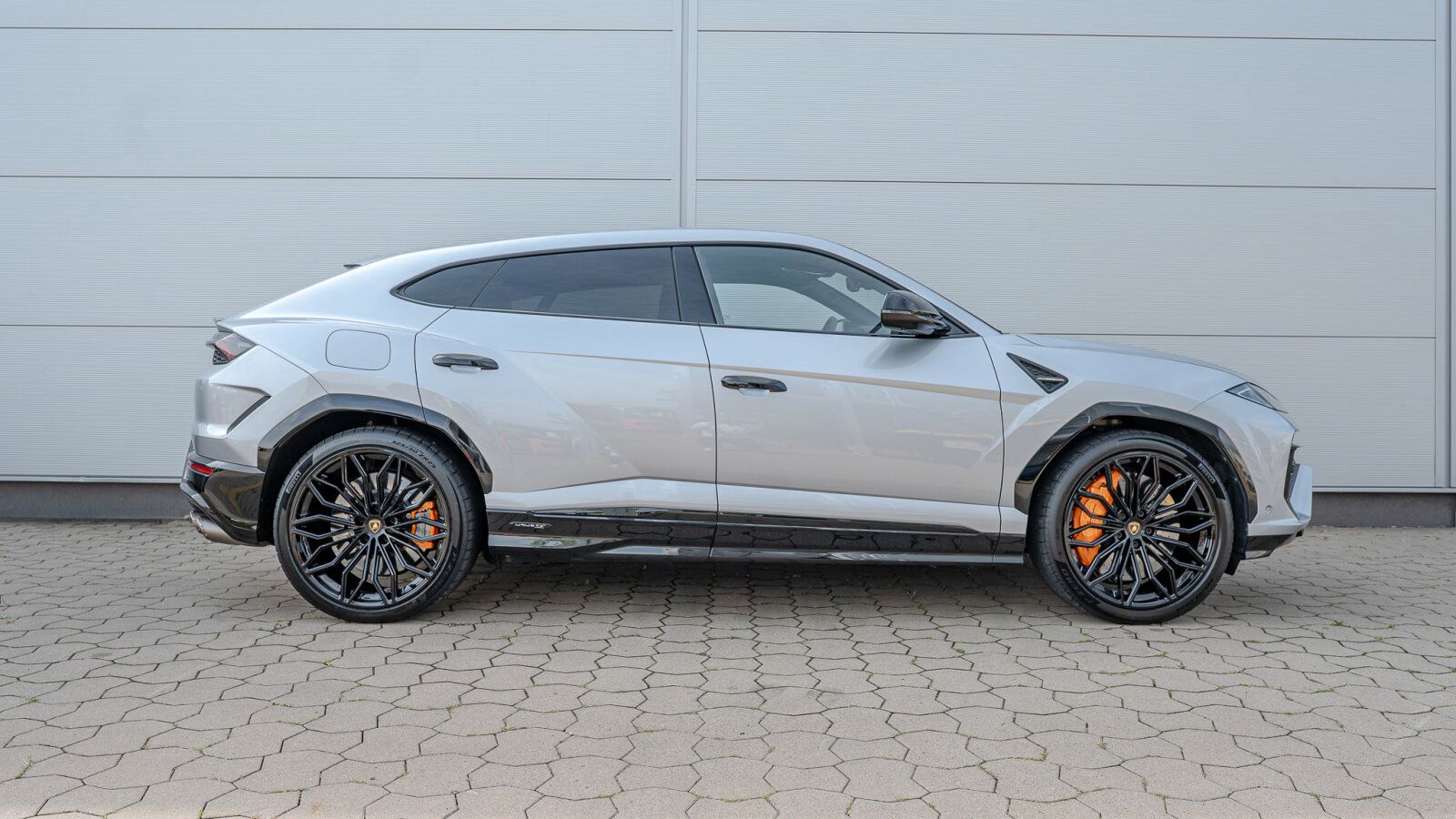 Lamborghini Urus SE Grigio Nimbus  Akrapovic  Pano.  Massage foto 2