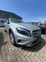 Mercedes-Benz GLA 220  d 4Matic Urban/SH, Navi, Kam., Off-Road - silberne Mercedes-Benz GLA 220