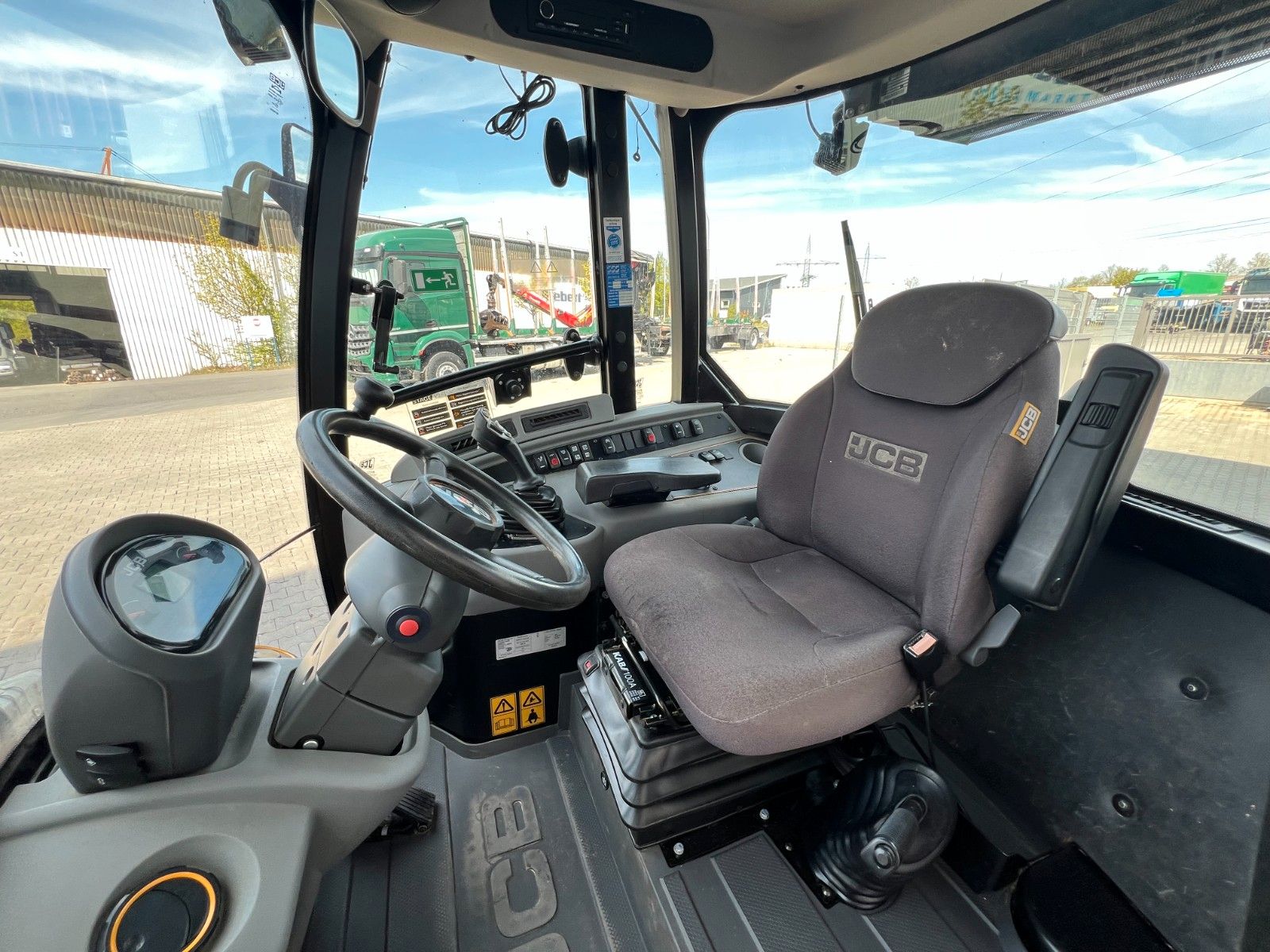 Fahrzeugabbildung JCB 409 SV / nur 2.496h / Klima Klappschaufel Gabel