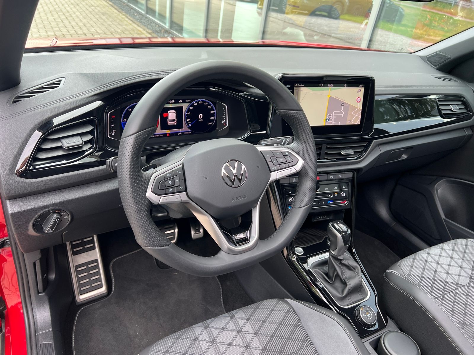 Fahrzeugabbildung Volkswagen T-Roc R-Line 2.0 TDI DSG 4Motion *AHK, BlackStyl