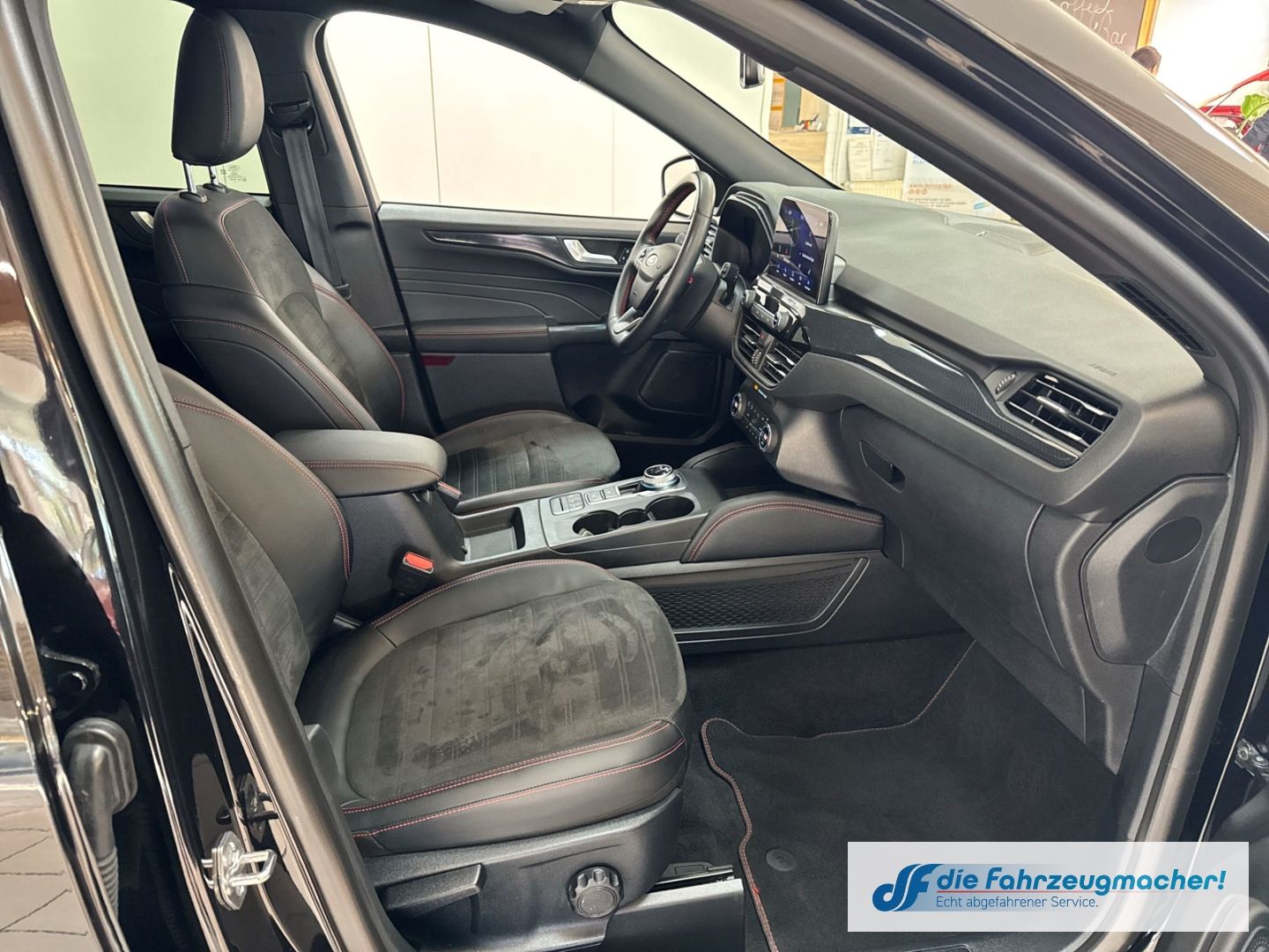 Fahrzeugabbildung Ford Kuga Plug-In Hybrid ST-Line X Navi Digitales Coc