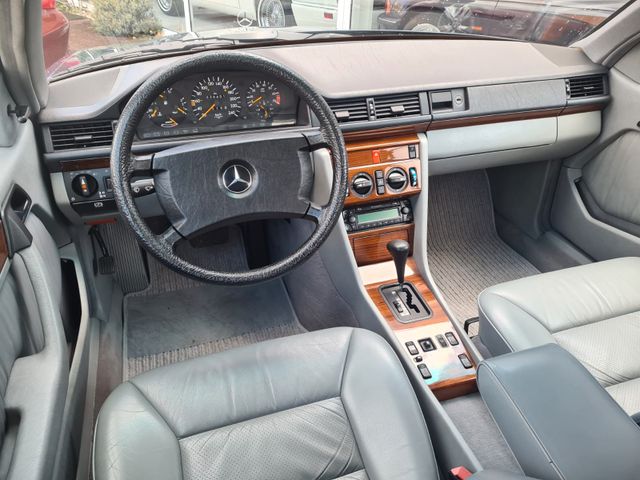 Fahrzeugabbildung Mercedes-Benz 300 CE/Leder grau/Klima/Traumzustand