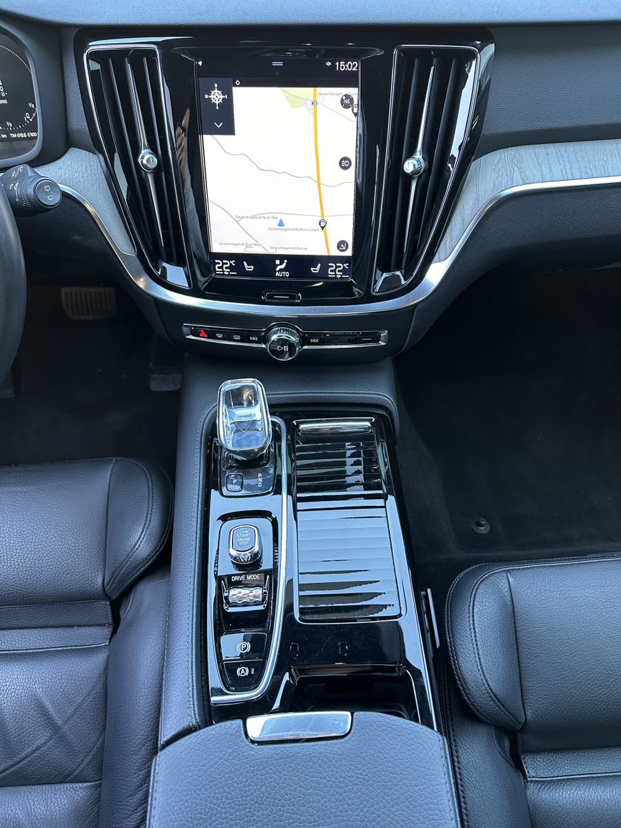 Fahrzeugabbildung Volvo V60 T8 AWD Inscription Hybrid NAV+LED+H&K+18ZOLL