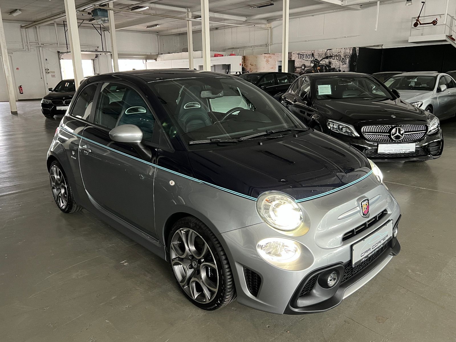 Fahrzeugabbildung Abarth Abarth 695 Rivale 175th Anniversary CARBON AKRAP