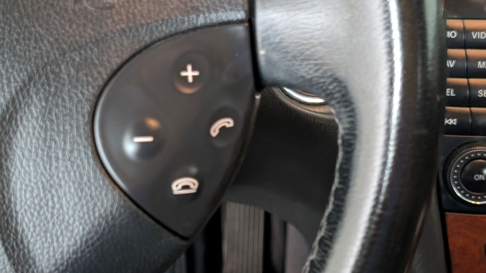 Fahrzeugabbildung Mercedes-Benz E 320 4Matic * Bi- Xenon * STHZ * Elegance